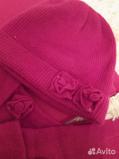 Женская шапка, перчатки, шарф