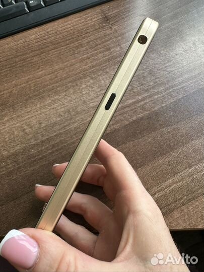 Чехол на iPhone 14 pro золотой