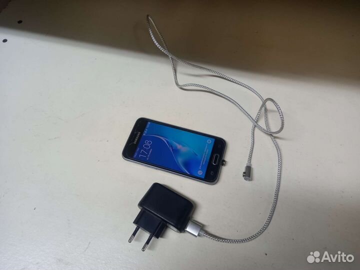 Телефон Samsung j120F