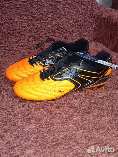 Футбольные бутсы