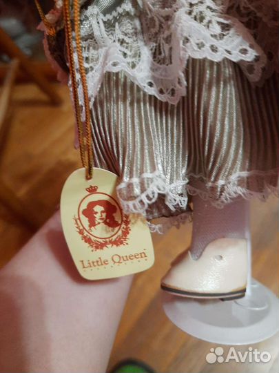 Фарфоровая кукла Little Queen Collection Надежда