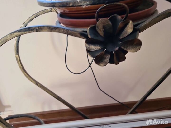 Подставка для цветов напольная металлическая