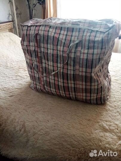 Большая сумка вещей женских и падростковых