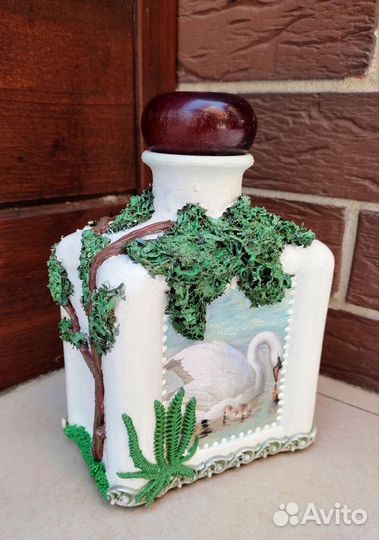 Декорированная бутылка Лебеди