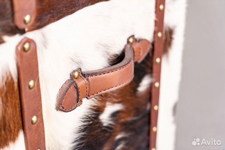 Сундук с меховой обивкой