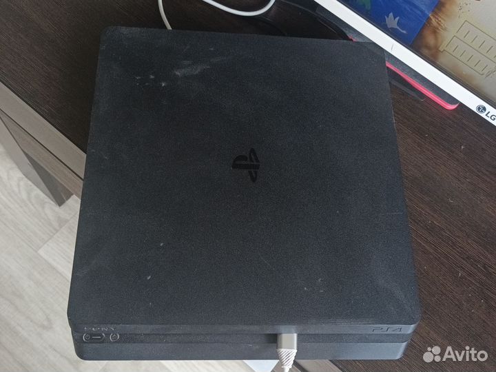 Игровая приставка ps4