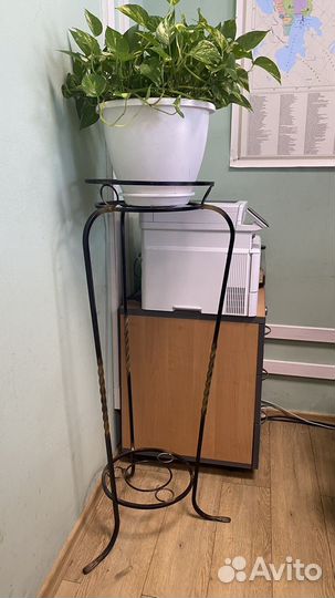 Подставка под цветы кованая