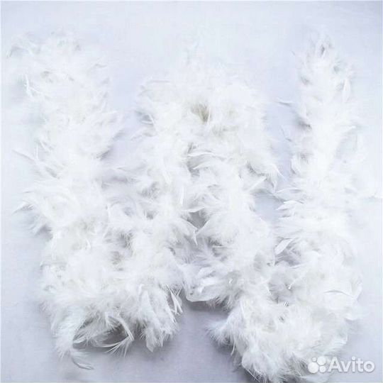 Пушистая белая перышка женская