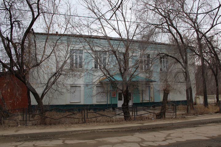 Дом 1643 м² на участке 6 сот.