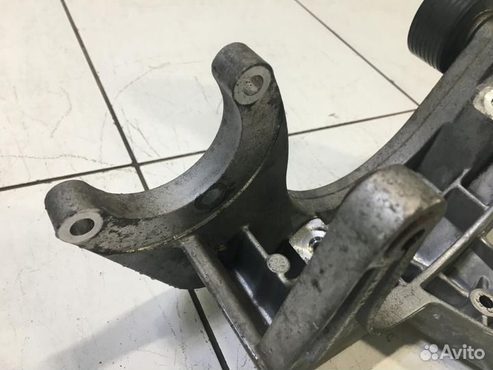 Кронштейн генератора Audi Q7 4LB