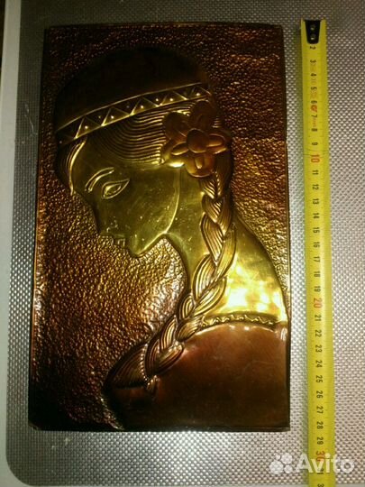 Чеканка девушка с косой