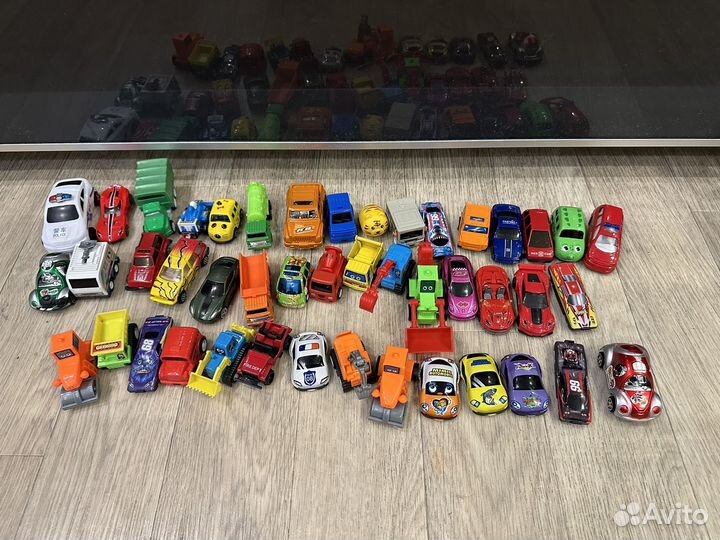 Машинки не большие по размеру 45 штук