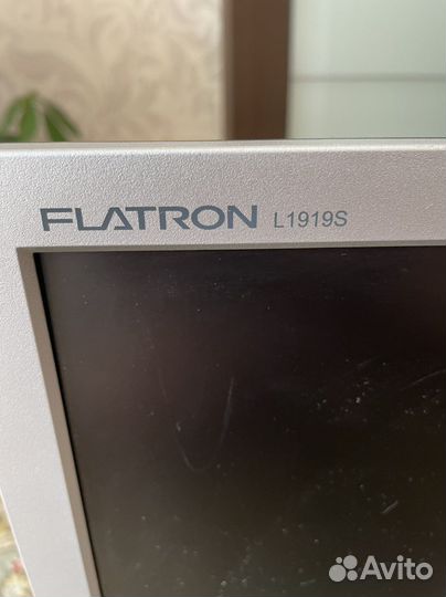 Монитор LG flatron l 1919s