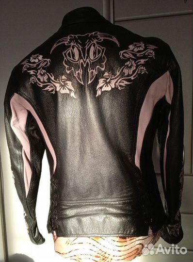 Мотокуртка кожаная женская