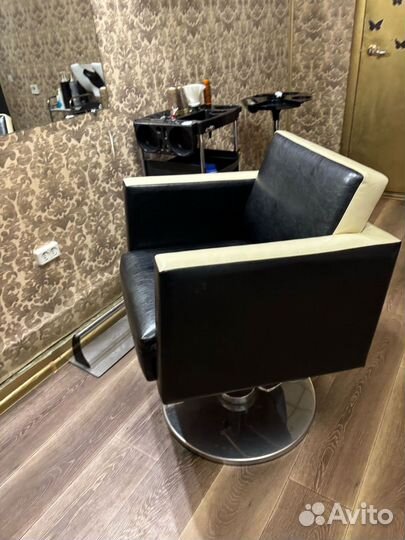 Парикмахерское кресло