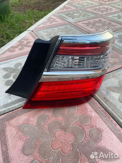 Фонарь задний правый toyota camry v55