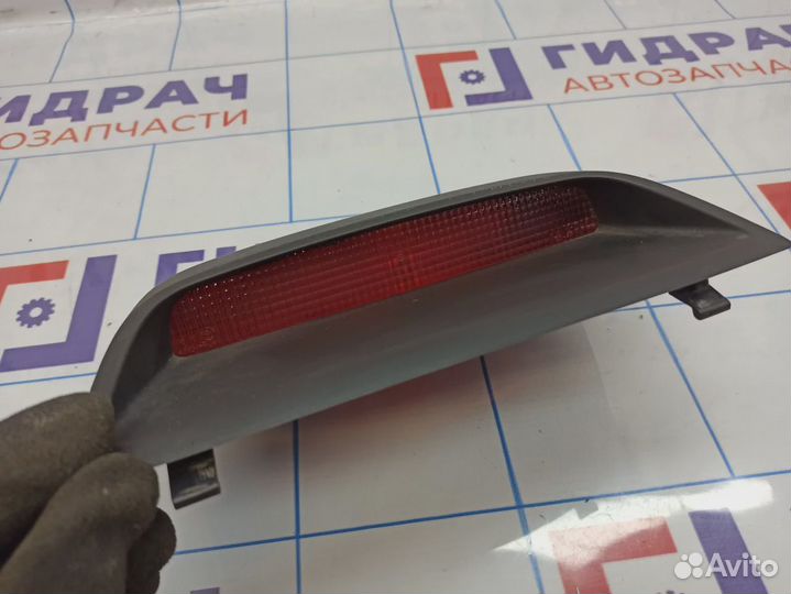 Фонарь задний (стоп сигнал) Toyota Avensis (T250) 81570-05042-B0