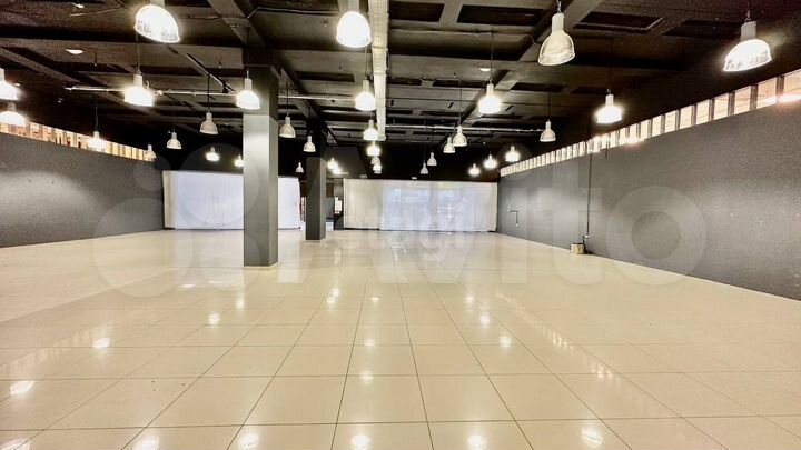 Продам торговое помещение, 450 м²