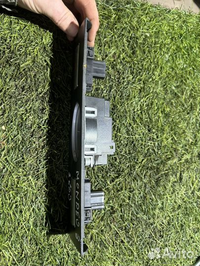 Декоративная накладка торпедо Ford Mondeo 3