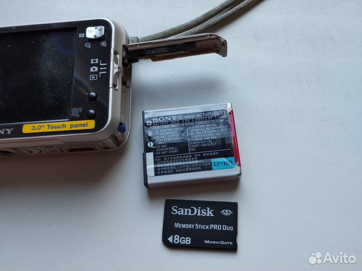 Компактный фотоаппарат Sony Cyber-shot DSC-N2