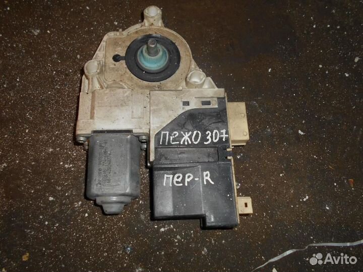 Моторчик стеклоподъемника передний правый pegeou