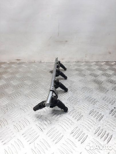 Топливная рампа Dodge Neon 2 2.0 2005