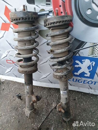 Крайслер 300 С. Передние стойки в сборе