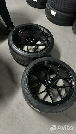 Комплект колес R22, 5x112 для Audi Q8, SQ8, RSQ8