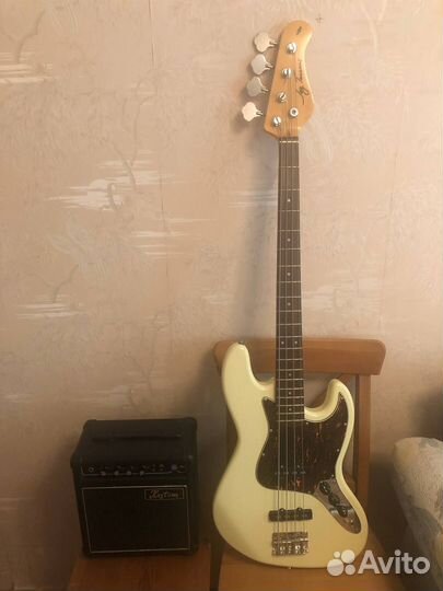 Бас-гитара Jay Turser JTB 402 IV