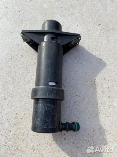 Насос-форсунка омывателя фар Mazda Mazda3 BK