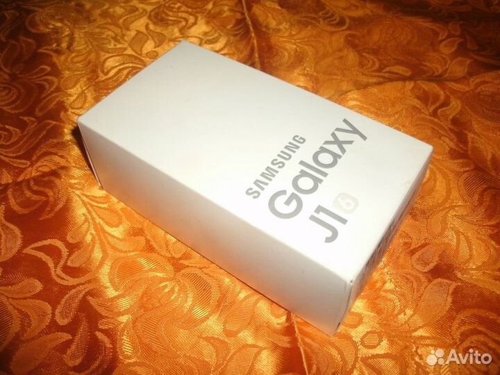 Коробка от смартфона: Samsung Galaxy J1, iPhone 5s