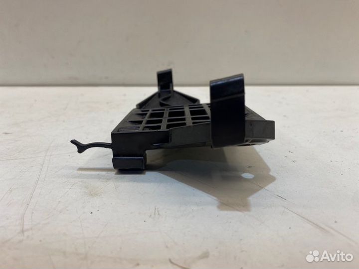 Направляющая ремня безопасности передняя правая