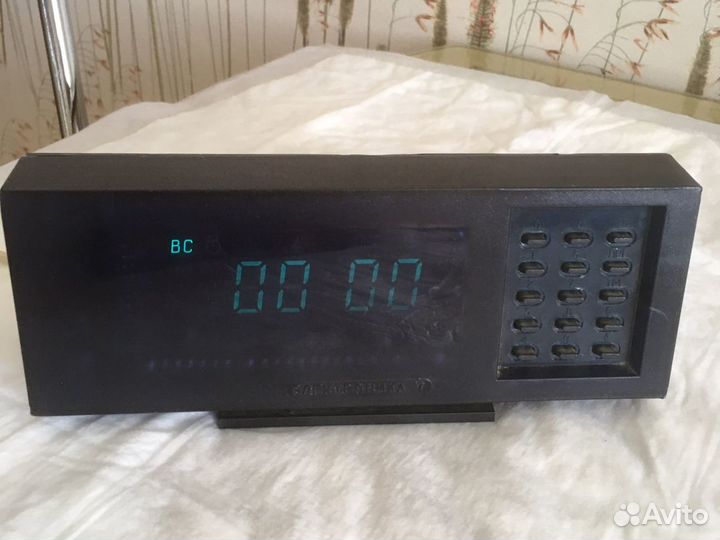 Часы настольные электроника 7
