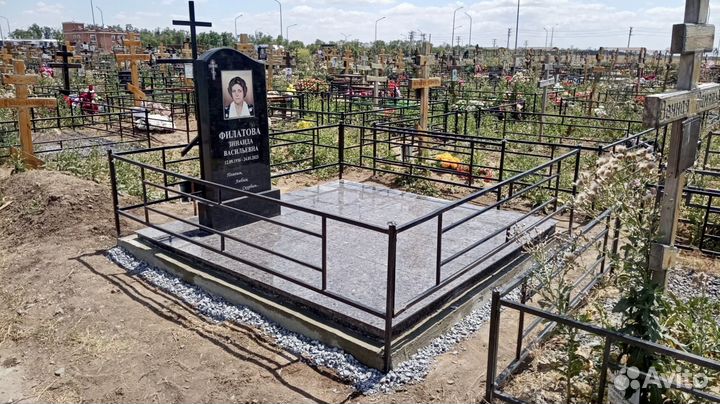 Памятники на кладбище от производителя