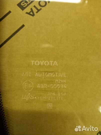 Форточка задняя правая Toyota LC300 2021