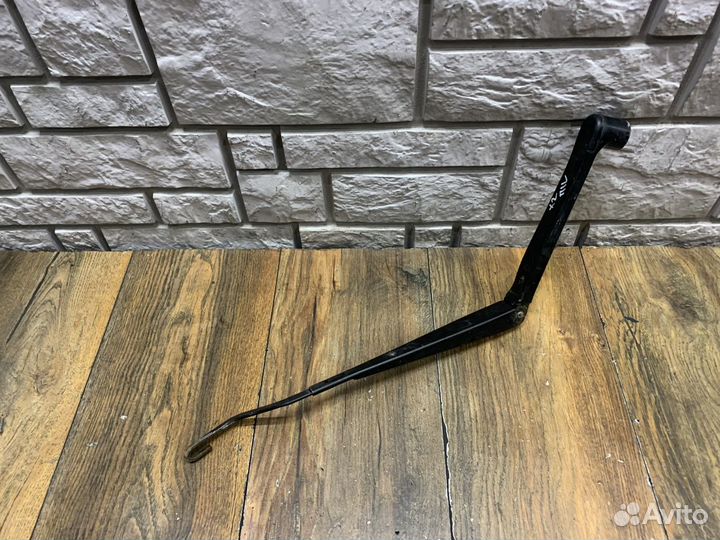 Mitsubishi Lancer 10 Поводок стеклоочистителя