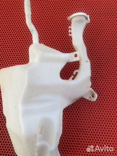 Бачок омывателя Mitsubishi Carisma