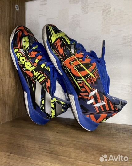 Футбольные бутсы adidas