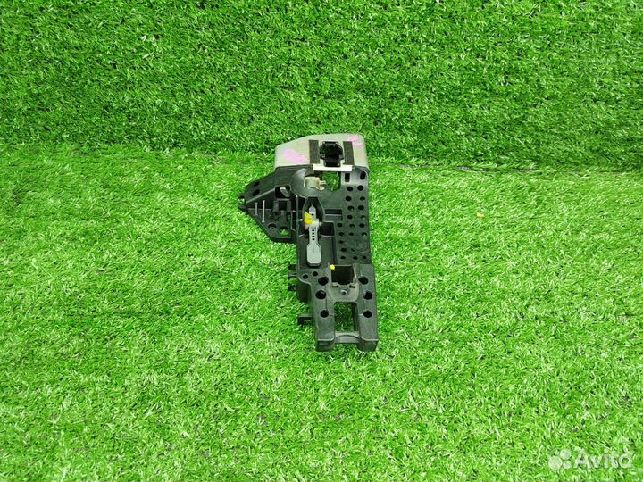 Кронштейн ручки задний правый Audi Q3 8U