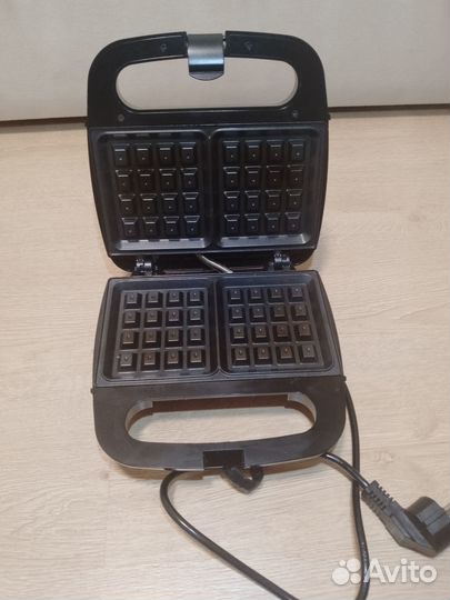 Электрическая вафельница Endever WM-22