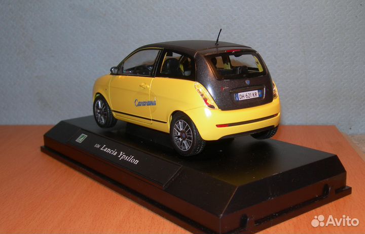 Коллекционная модель машины Lancia Ypsion N67