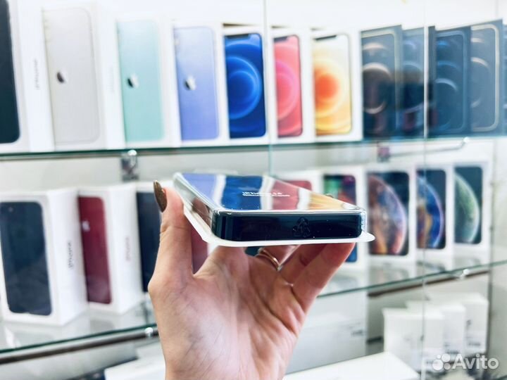 Чехол на iPhone 14, черный