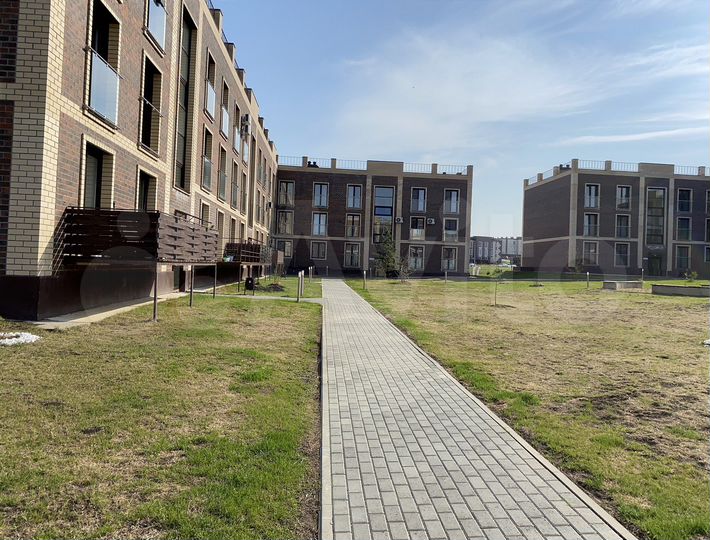 4-к. квартира, 107,6 м², 1/3 эт.