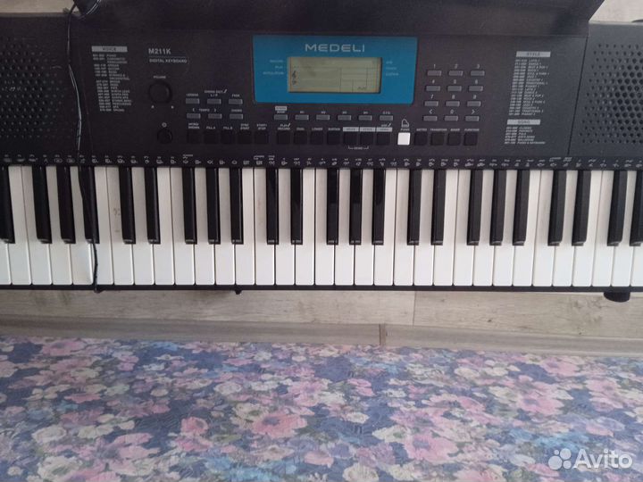 Синтезатор medeli M211K