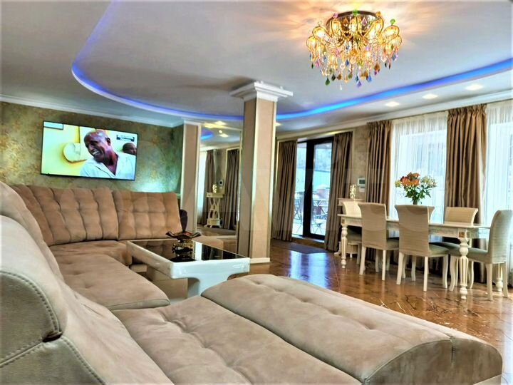 Дом 670 м² на участке 9 сот.