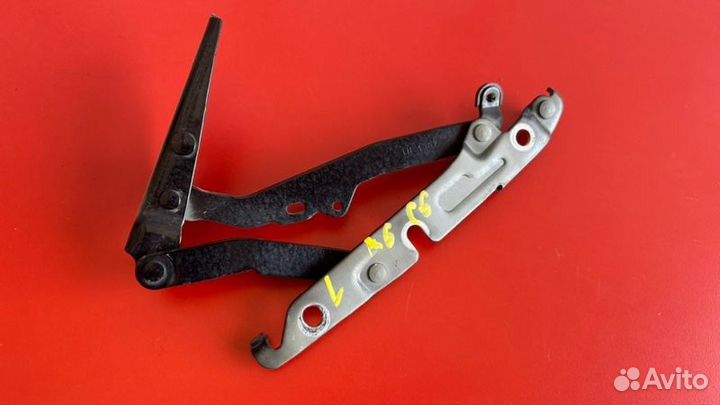 Петля крышки багажника левая Audi A6 C6 AUK 3.2