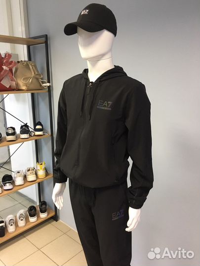 Костюм EA7 Armani М оригинал новый