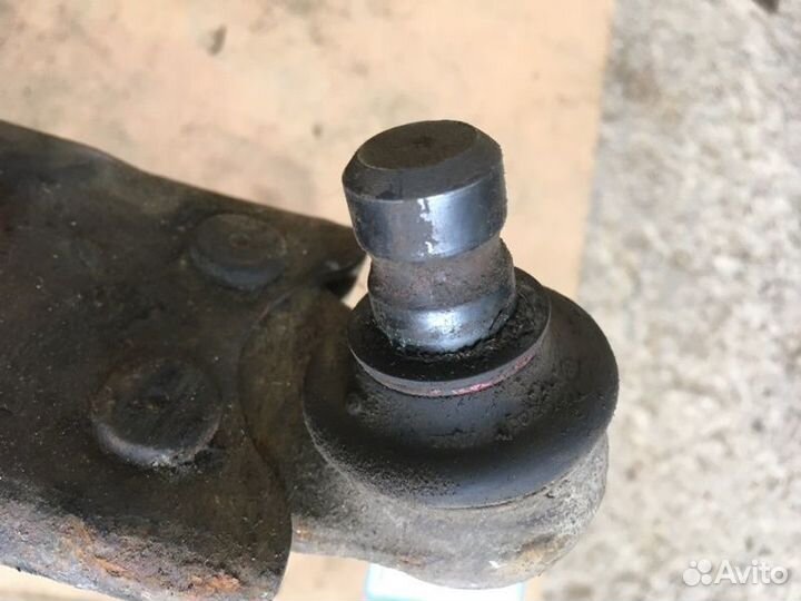 Рычаг подвески передний левый Ford Focus 3