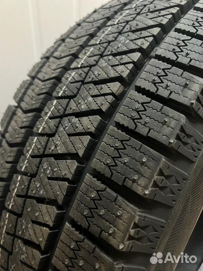 Bridgestone Blizzak Ice 215/55 R17 98T