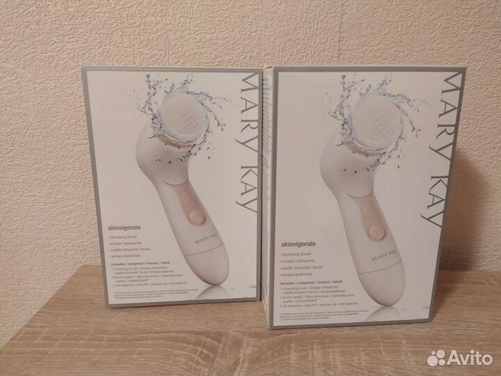 Массажная щетка Mary Kay